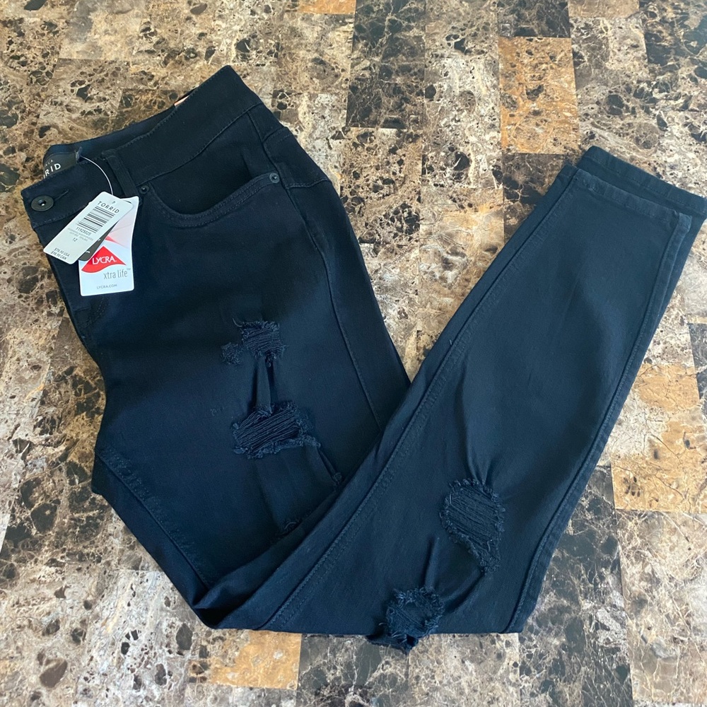 NWT Torrid Bombshell Distressed Jean